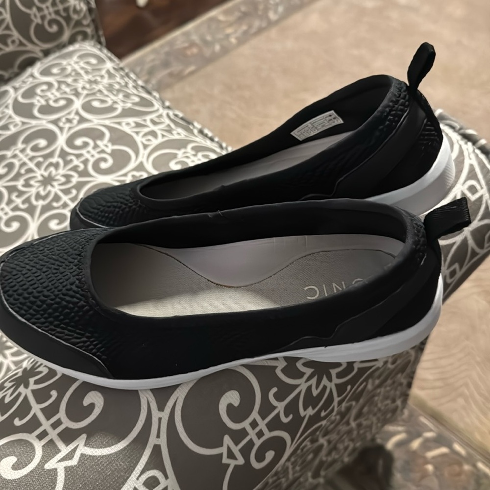Vionic Sena Slip on Flats